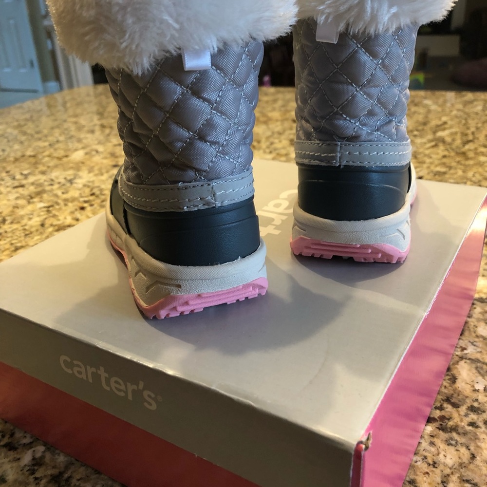 Carter’s Toddler Girls size 8 Snow/Winter Boots